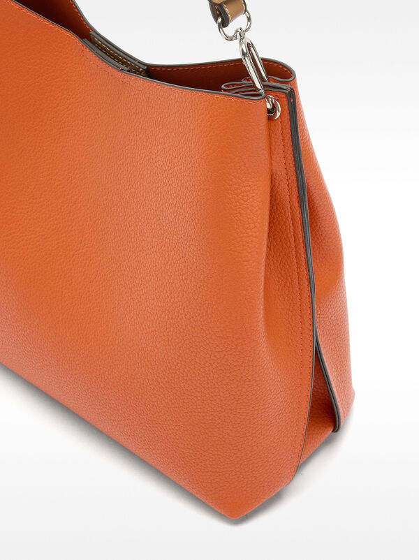 Shoulder bag with texture