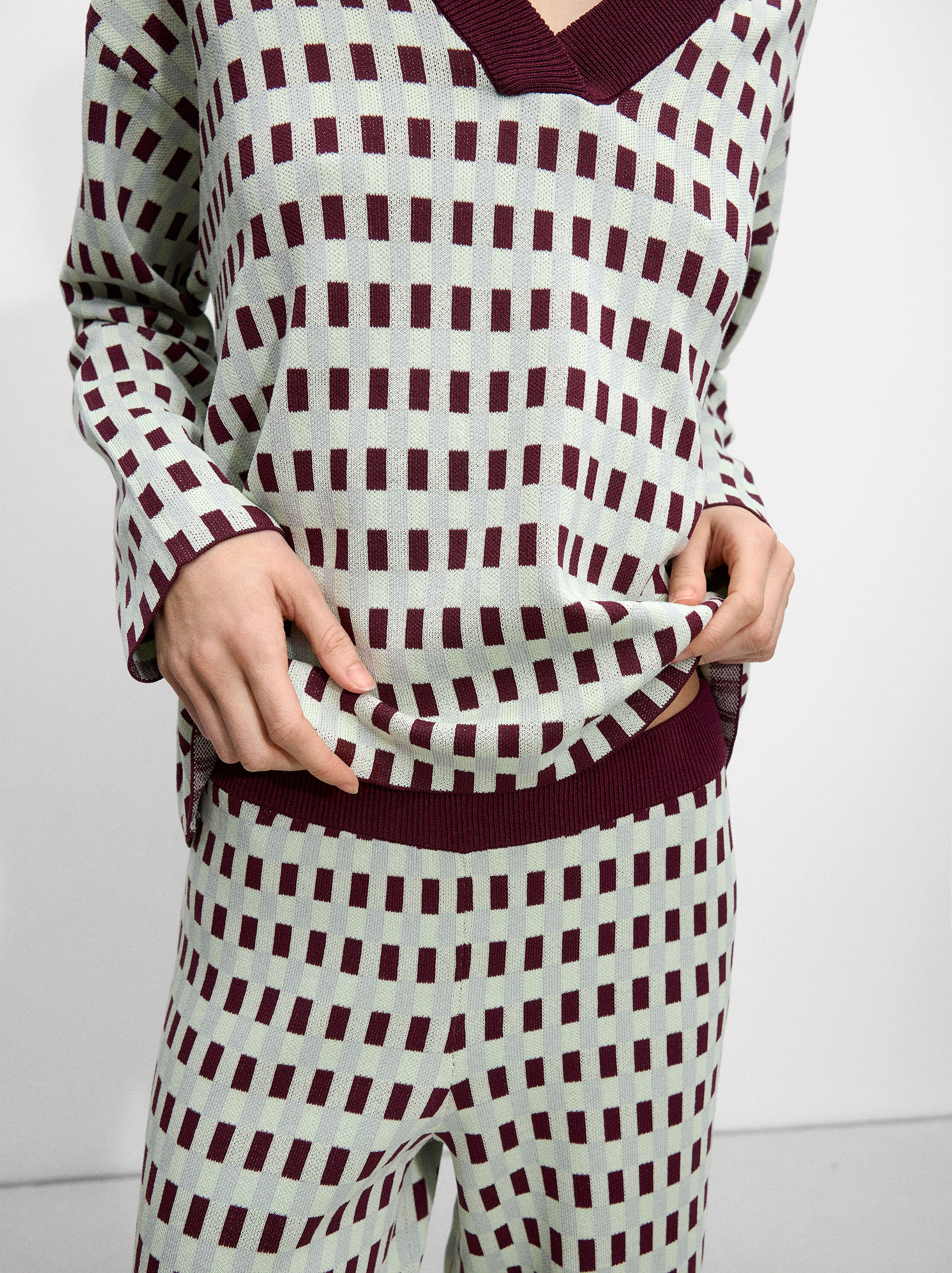 Jacquard knit trousers image number 4.0