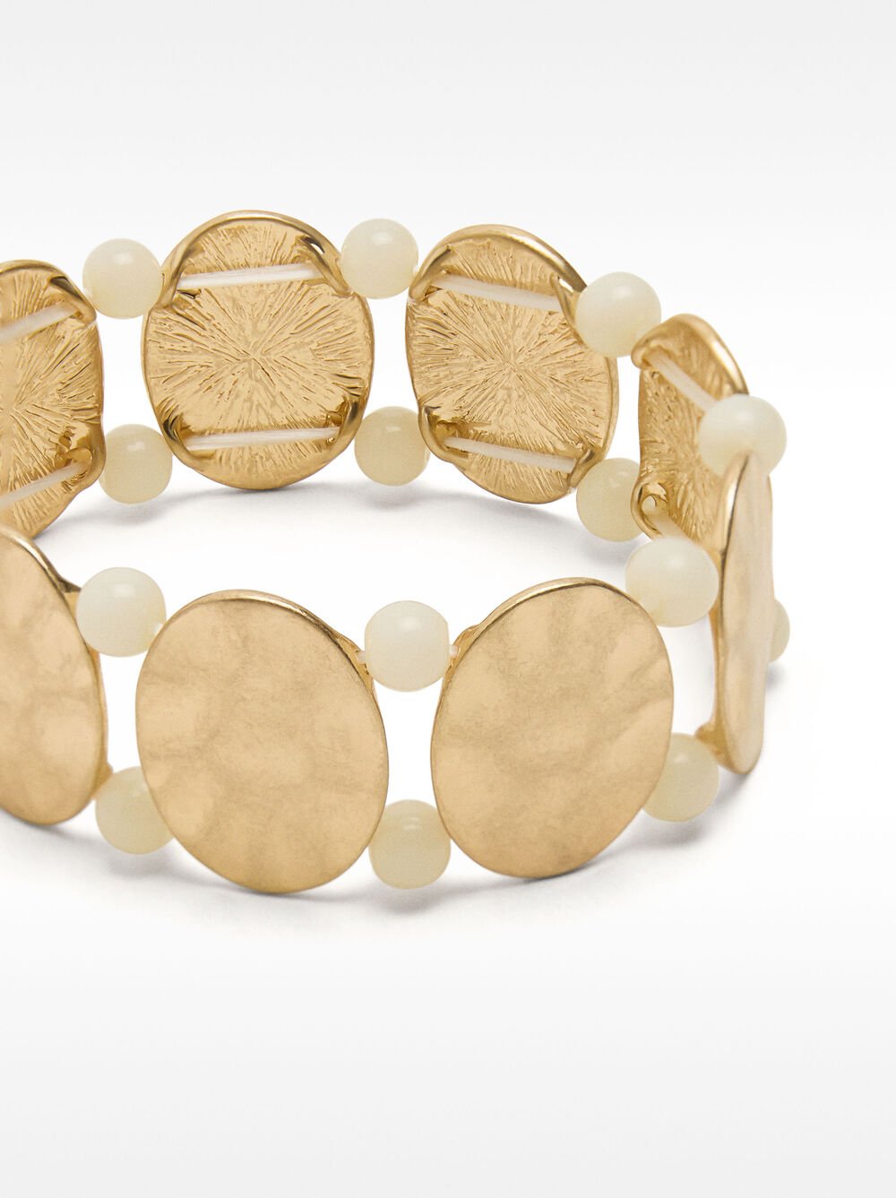 Elastic bracelet with circles