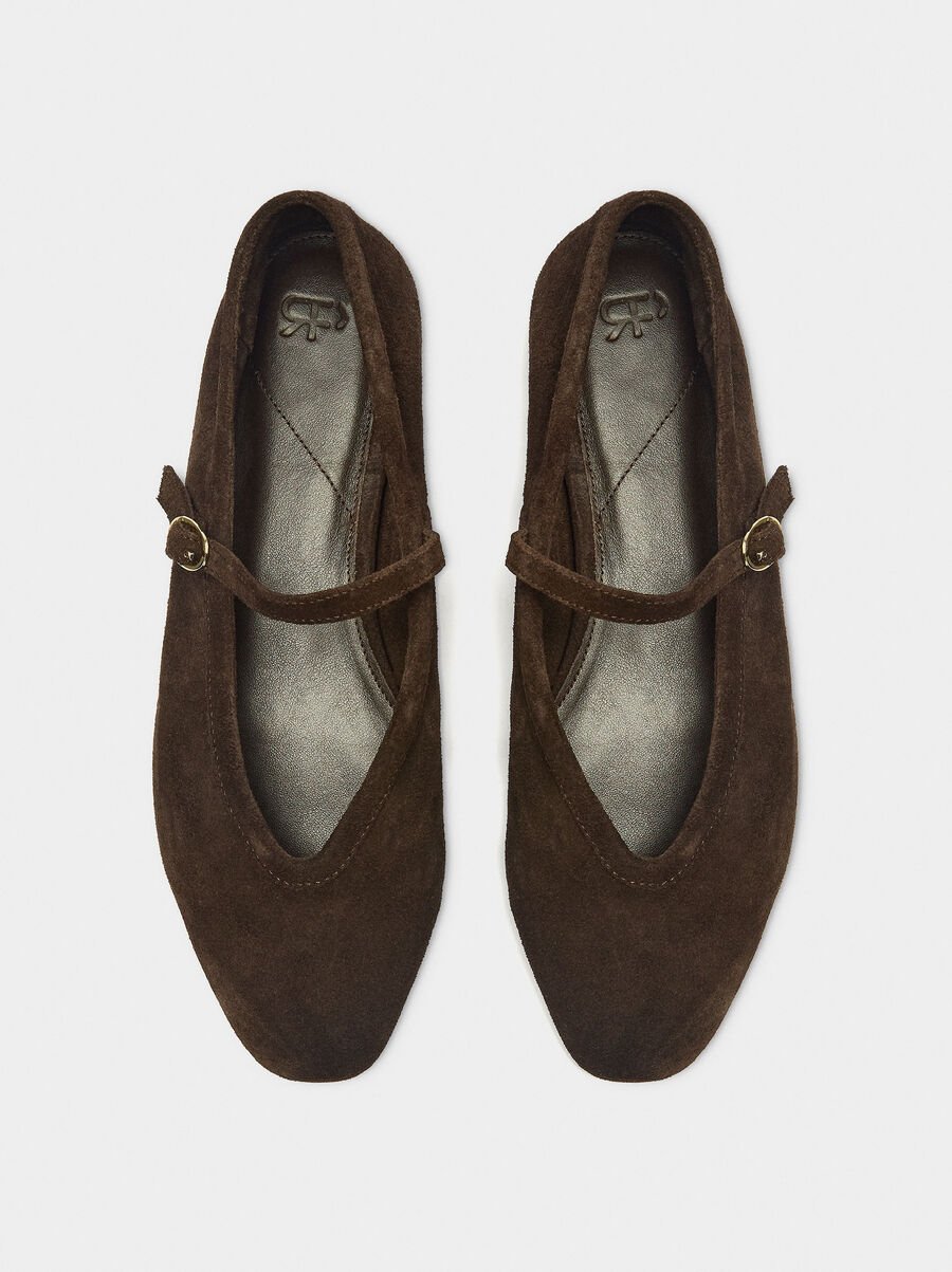 Leather ballet flats with strap and buckle