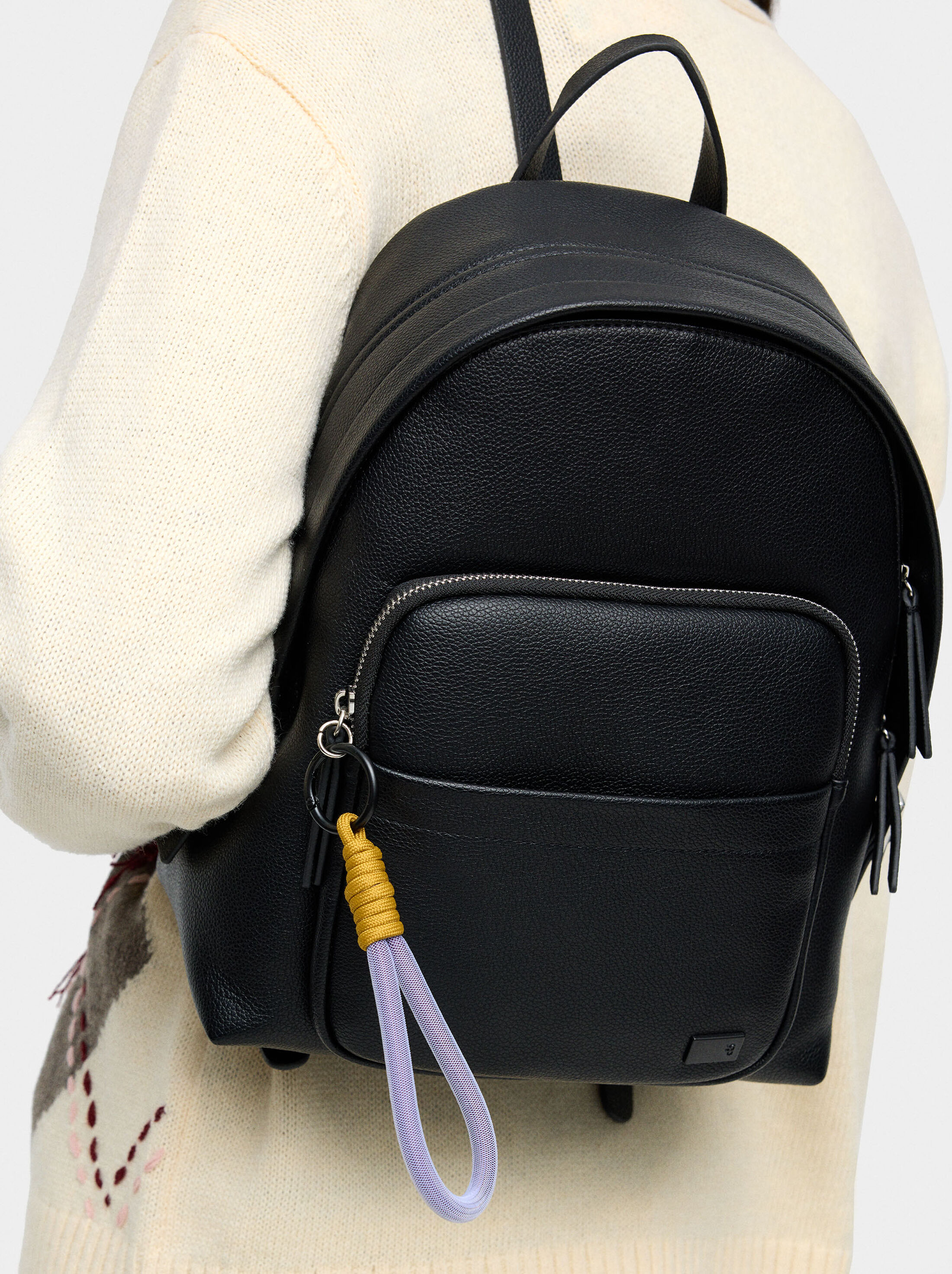 Basic backpack with pendant image number 1.0