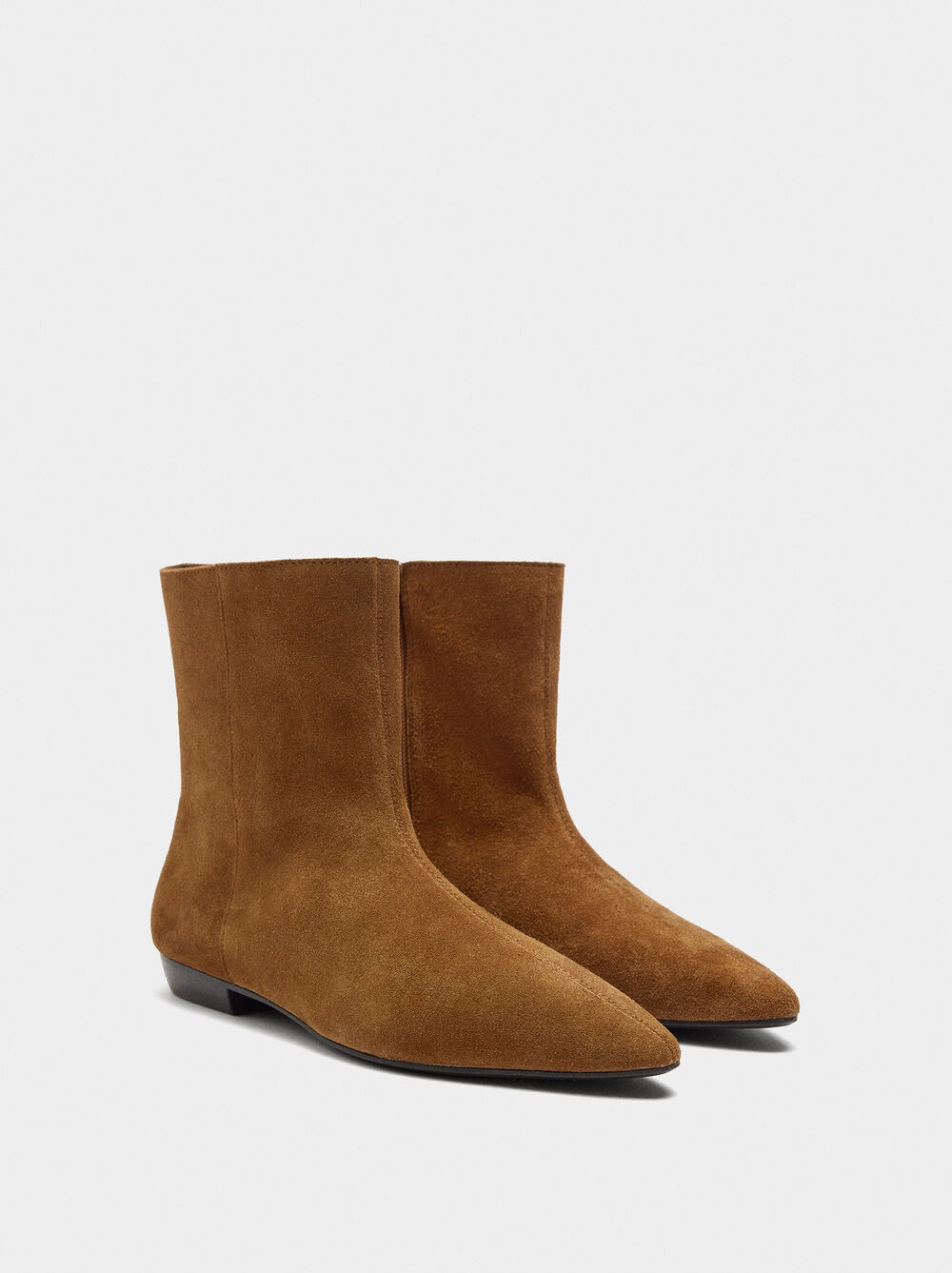 Leather ankle boots with topstitching