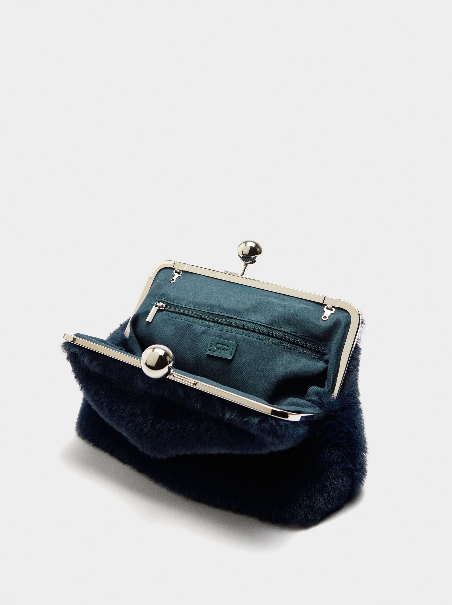 Party bag with fur effect image number 3.0