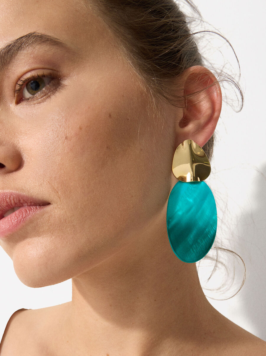 Long shell earring