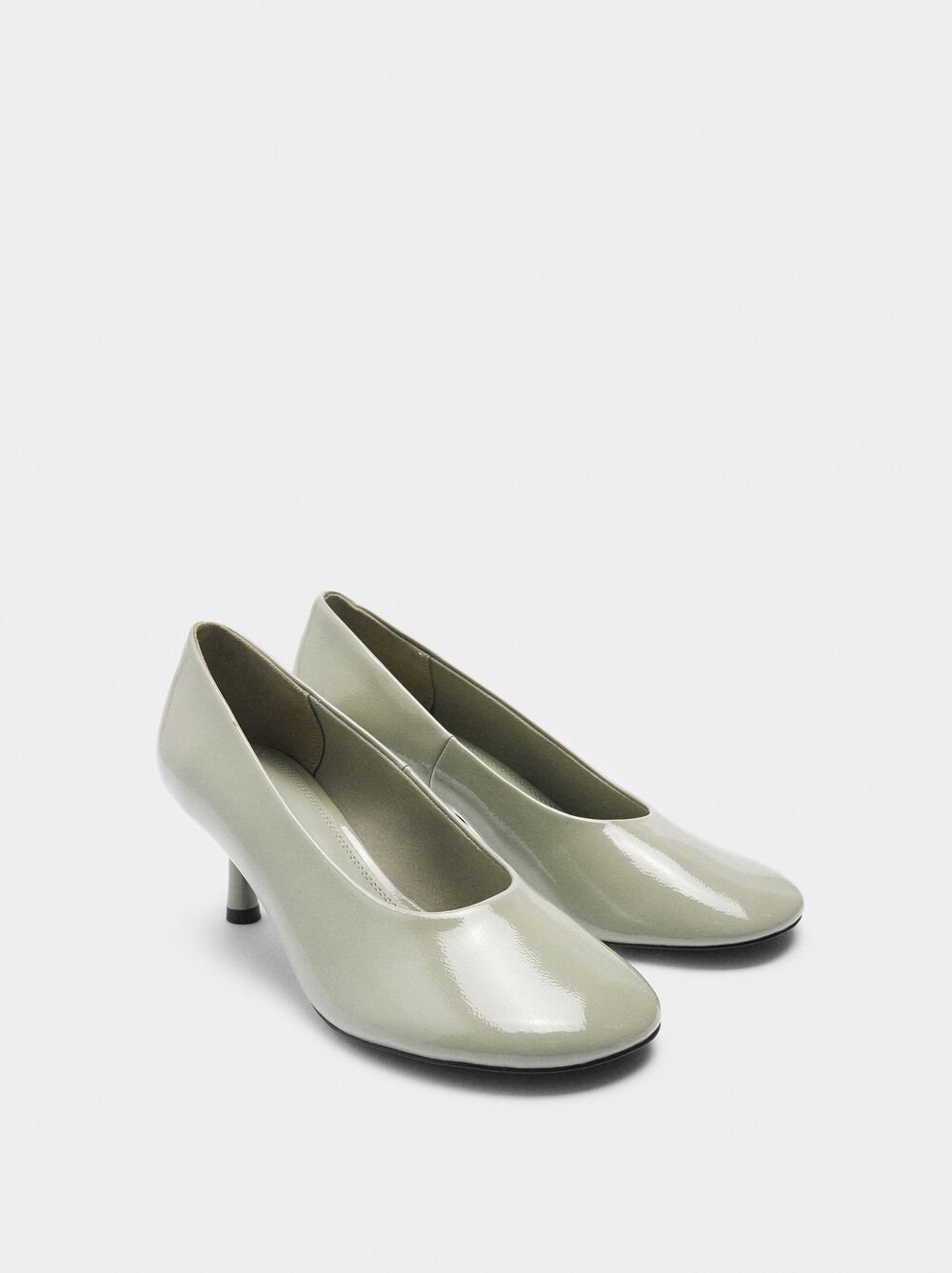 Patent leather high-heeled shoes