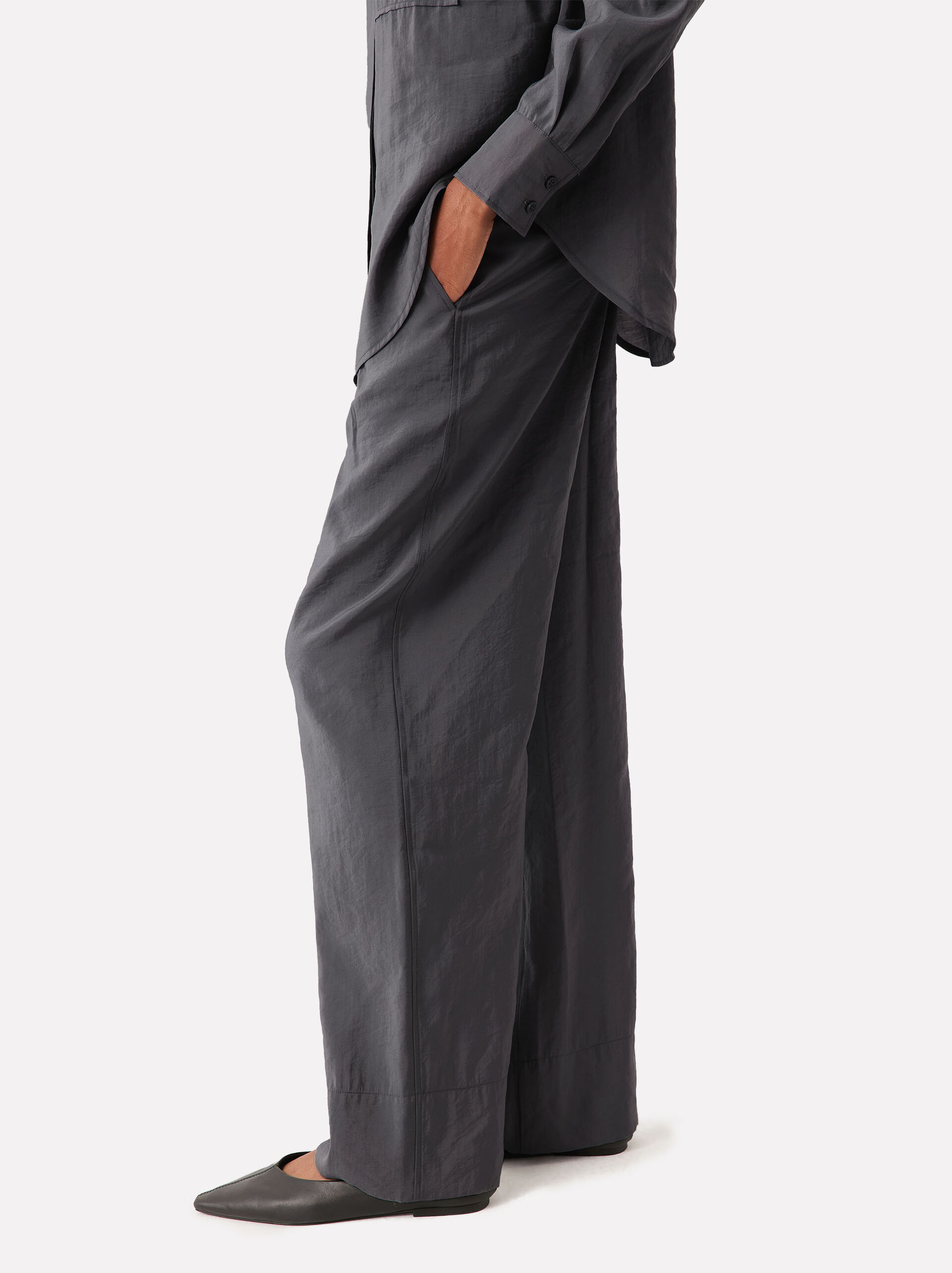 Online Exclusive - Straight Trousers With Pleats image number 2.0