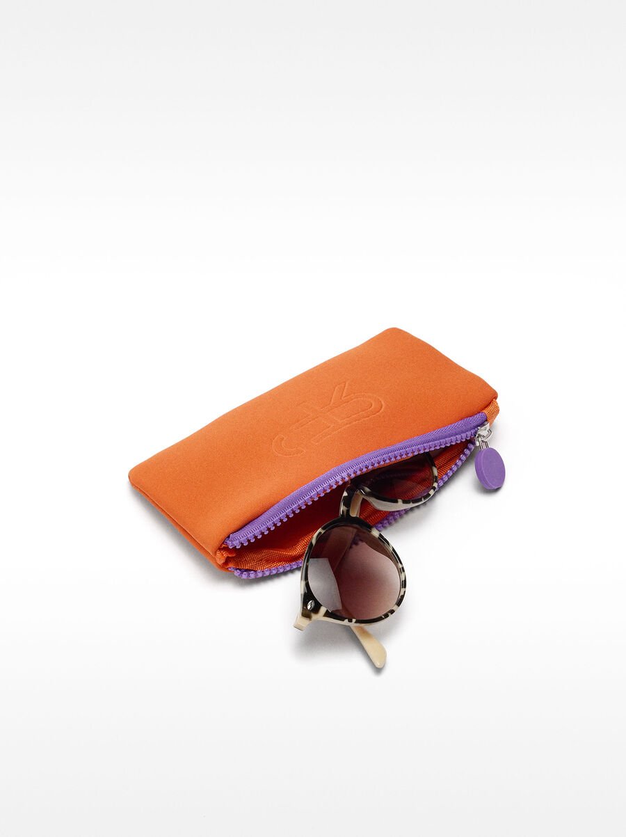 Sunglasses with round frames