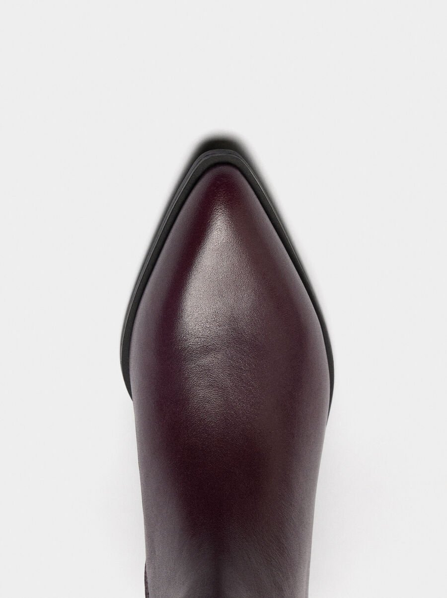 Leather boots with wide heel