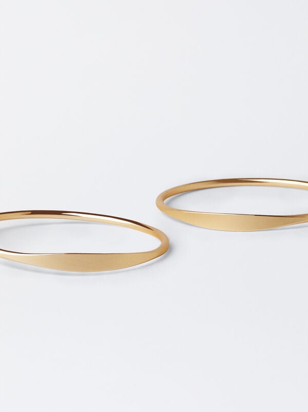 Basic medium hoop earrings
