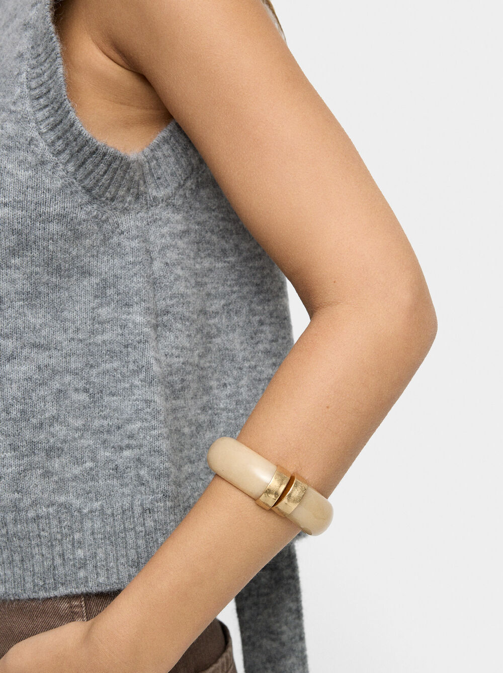 Tubular rigid bracelet