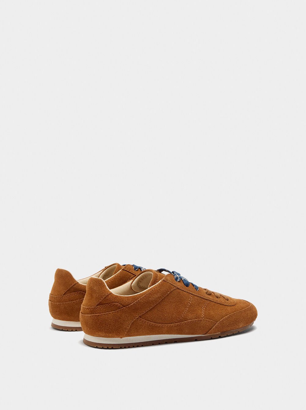 Sneakers with monochromatic leather