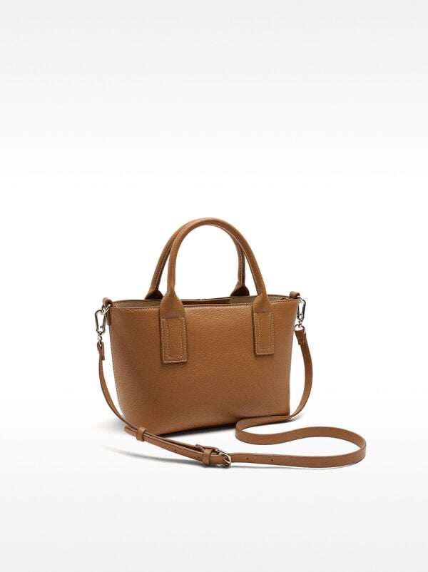 Tote bag with texture and removable bag