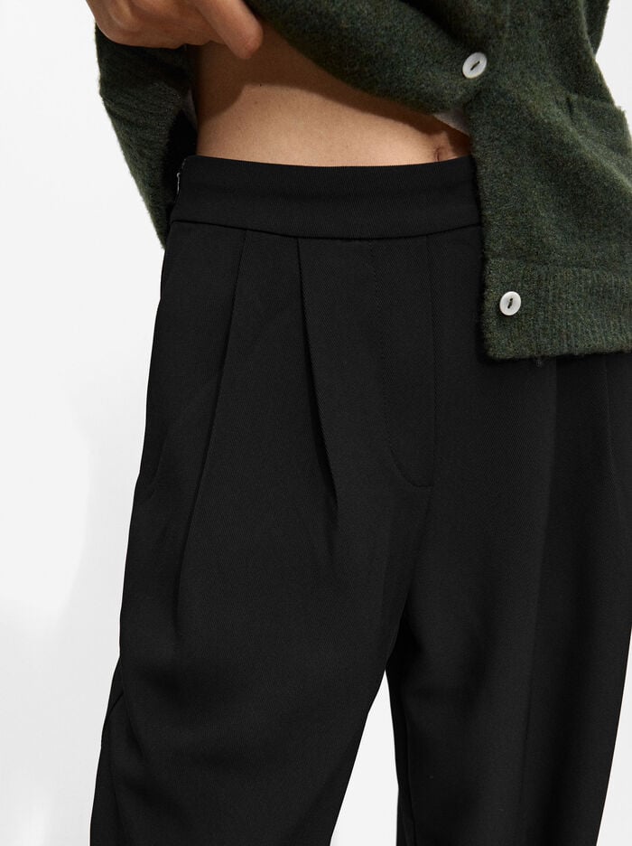 Pantalón fluido con pinzas