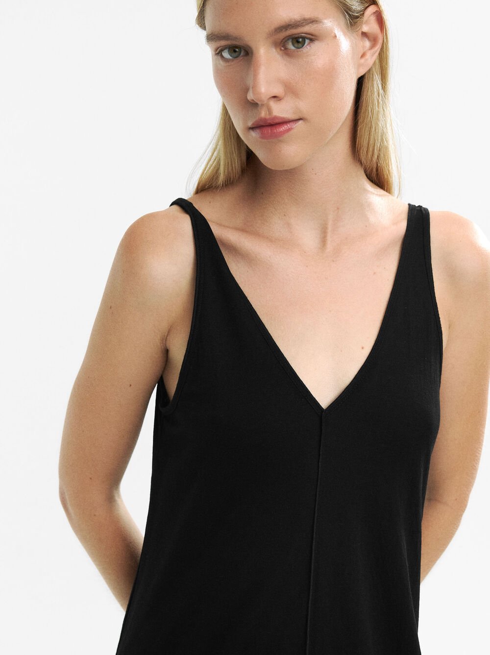 Vestido midi con tirantes