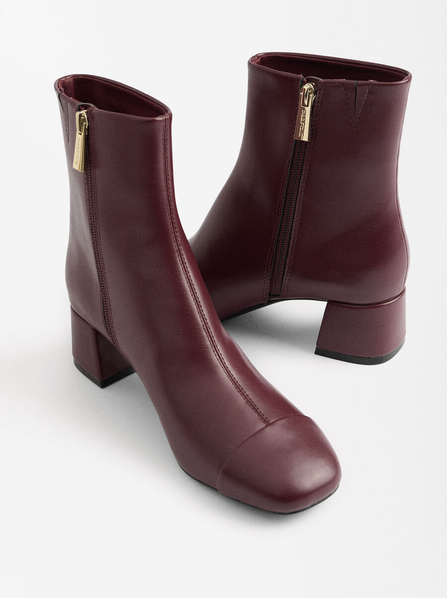 Plain heeled ankle boots