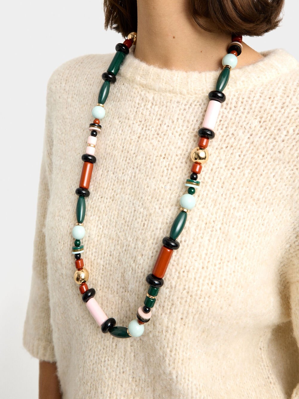 Collier avec perles multicolores