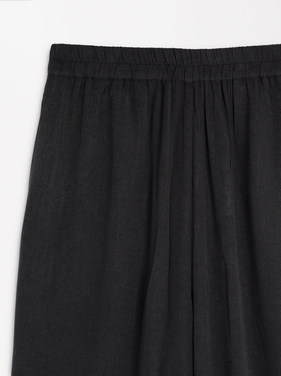 Pantalón fluido con cintura elástica