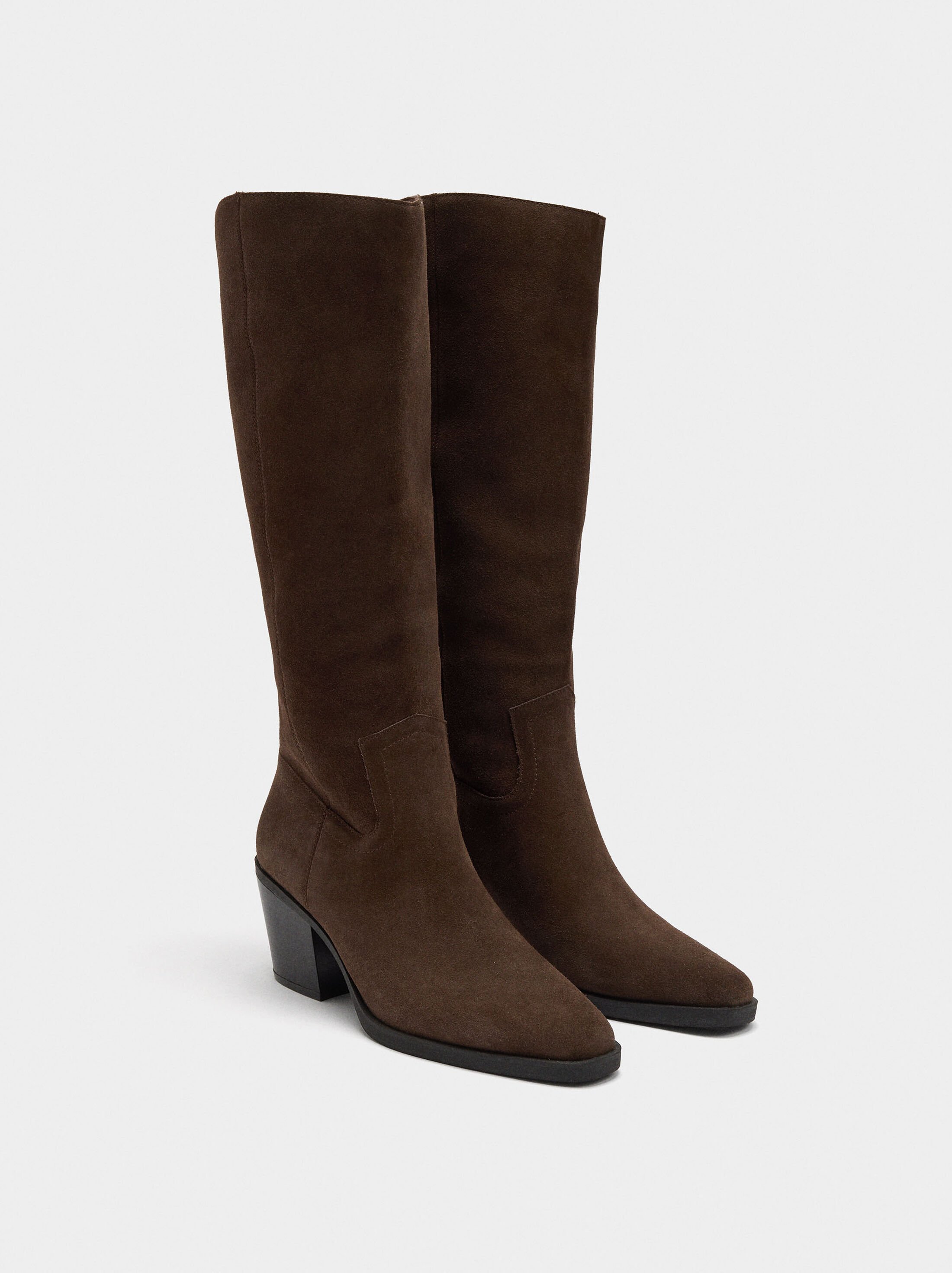 Botas de pele com cano alto  image number 4.0