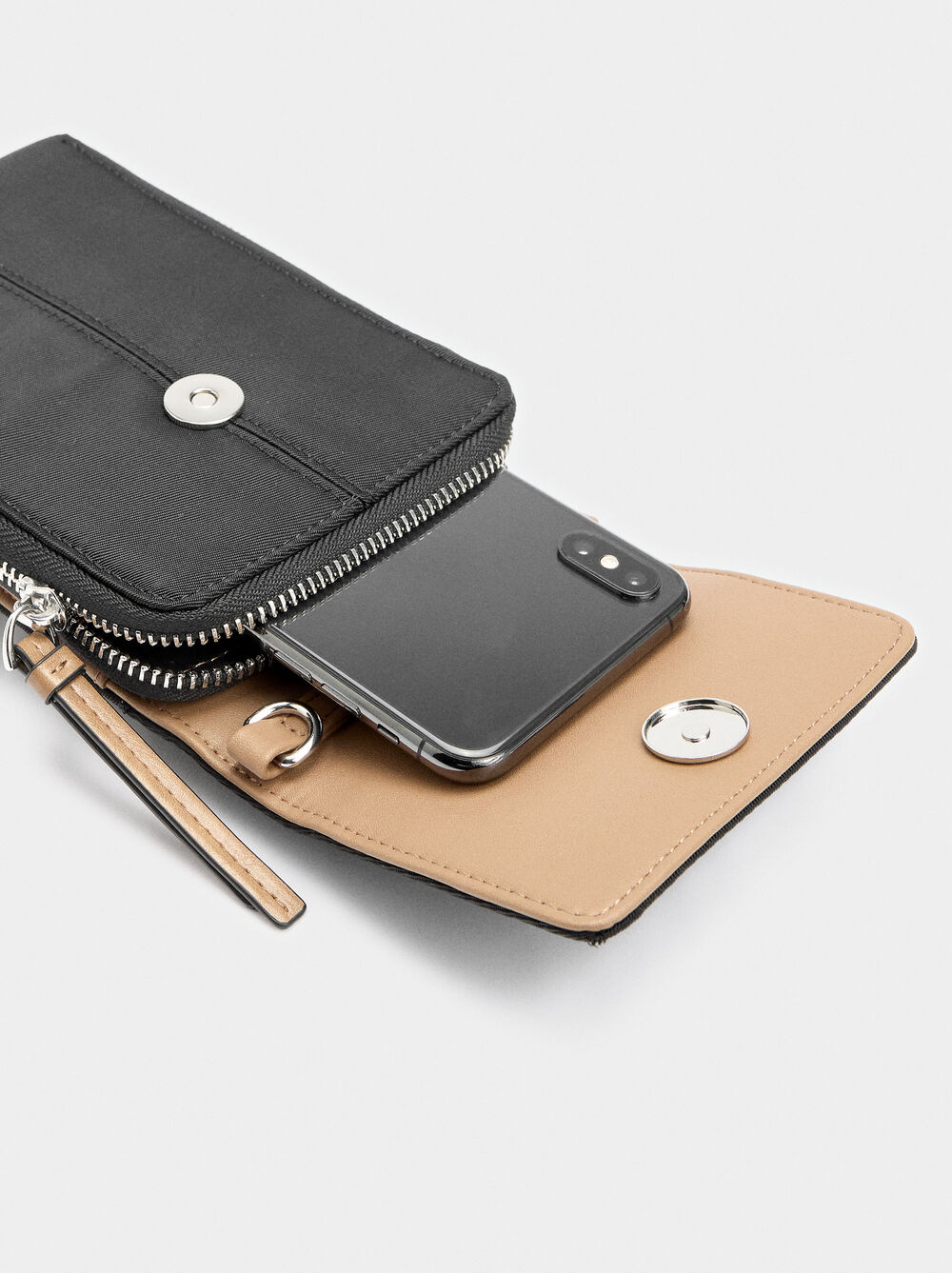 Borsa per cellulare effetto nylon