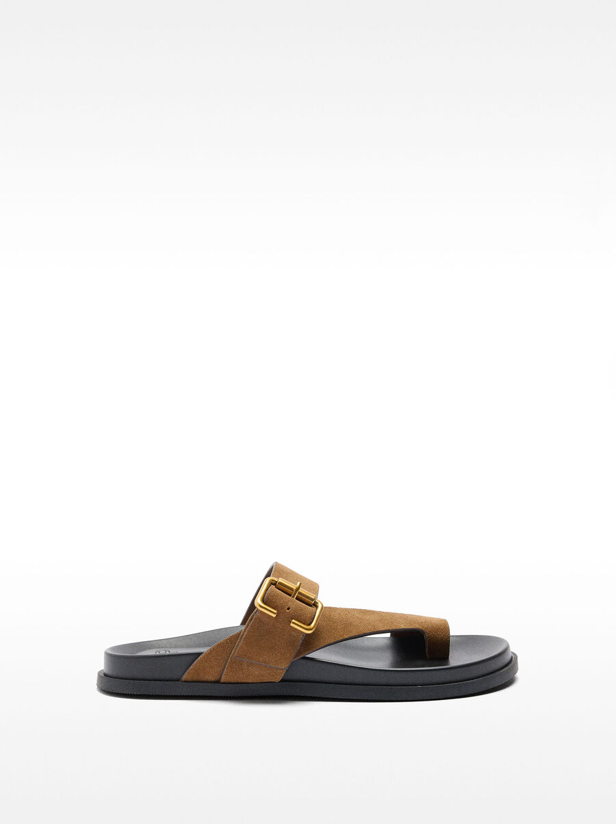 Leather sandals with straps and buckle