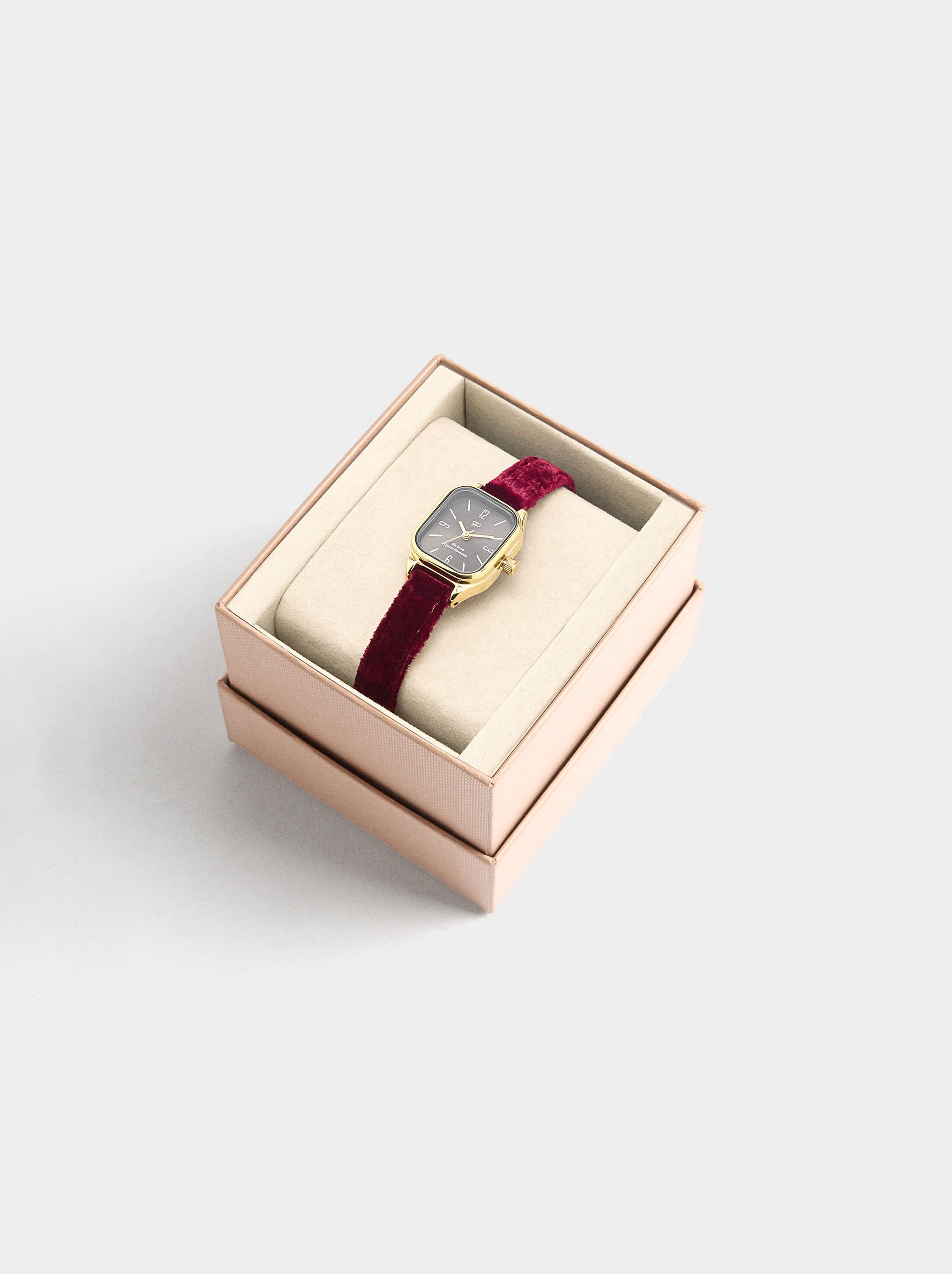 Square watch with velvet effect bracelet image number 4.0