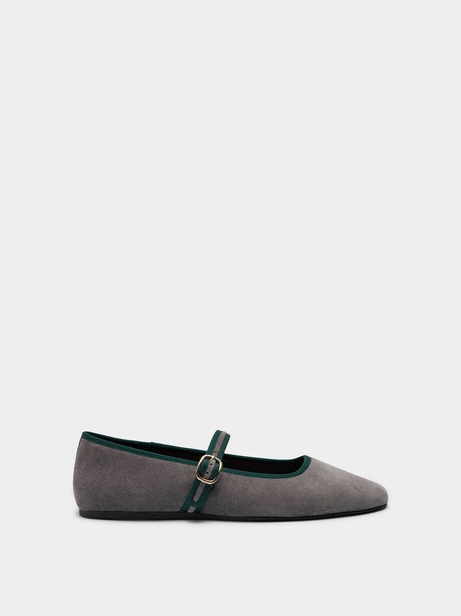 Ballet flats with fabric contrast