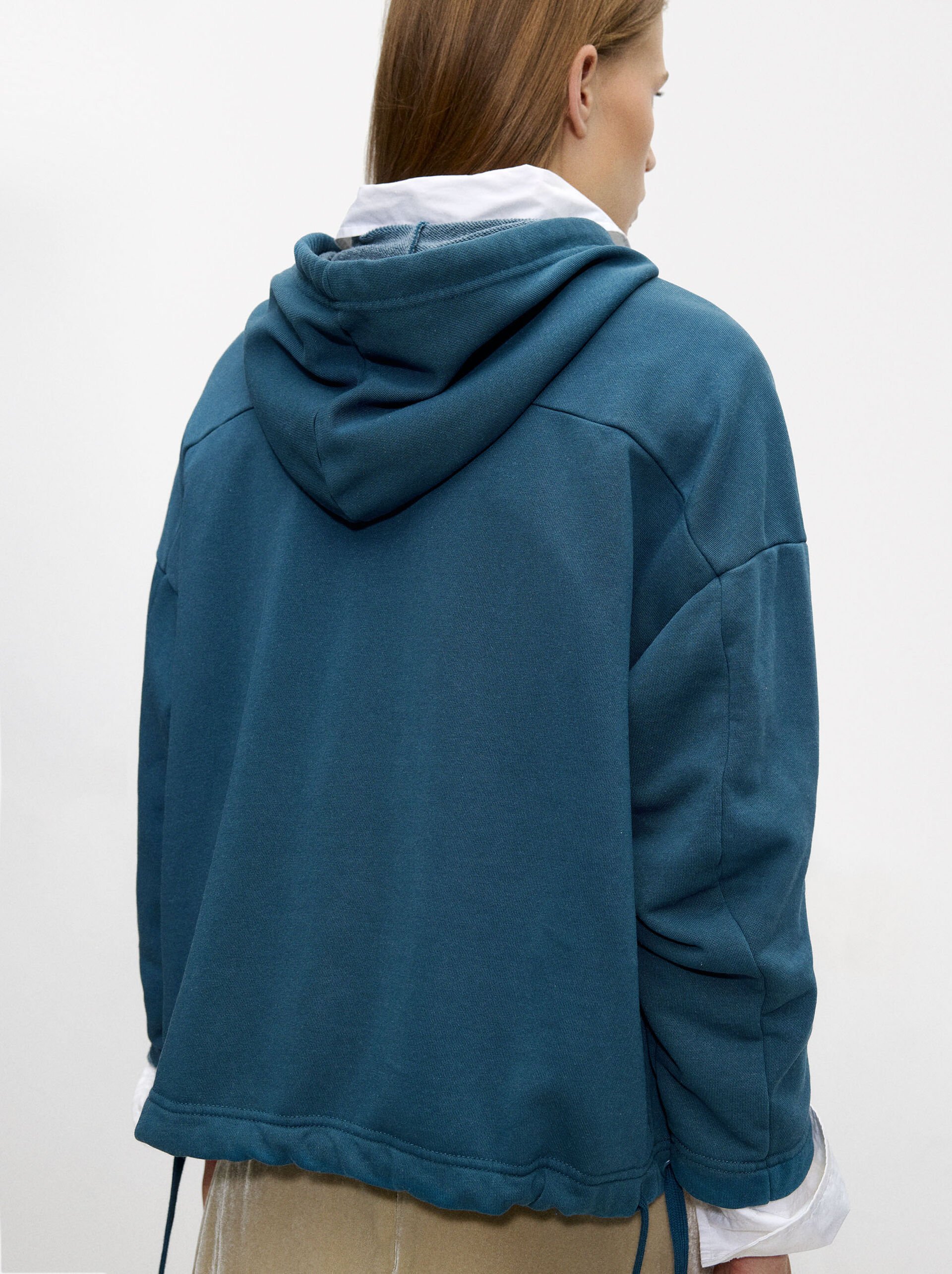 Sweatshirt com aplique de margarida image number 3.0