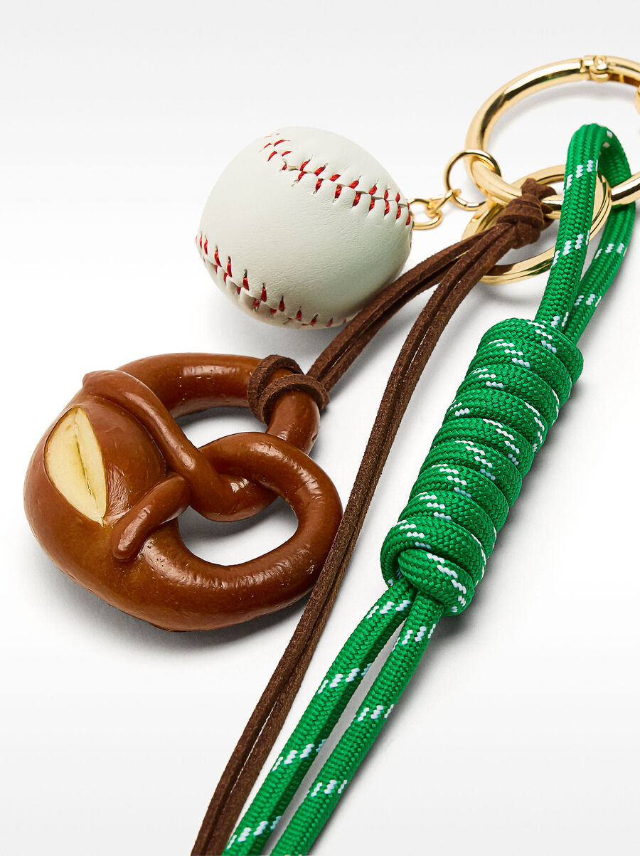 Llavero charm pretzel