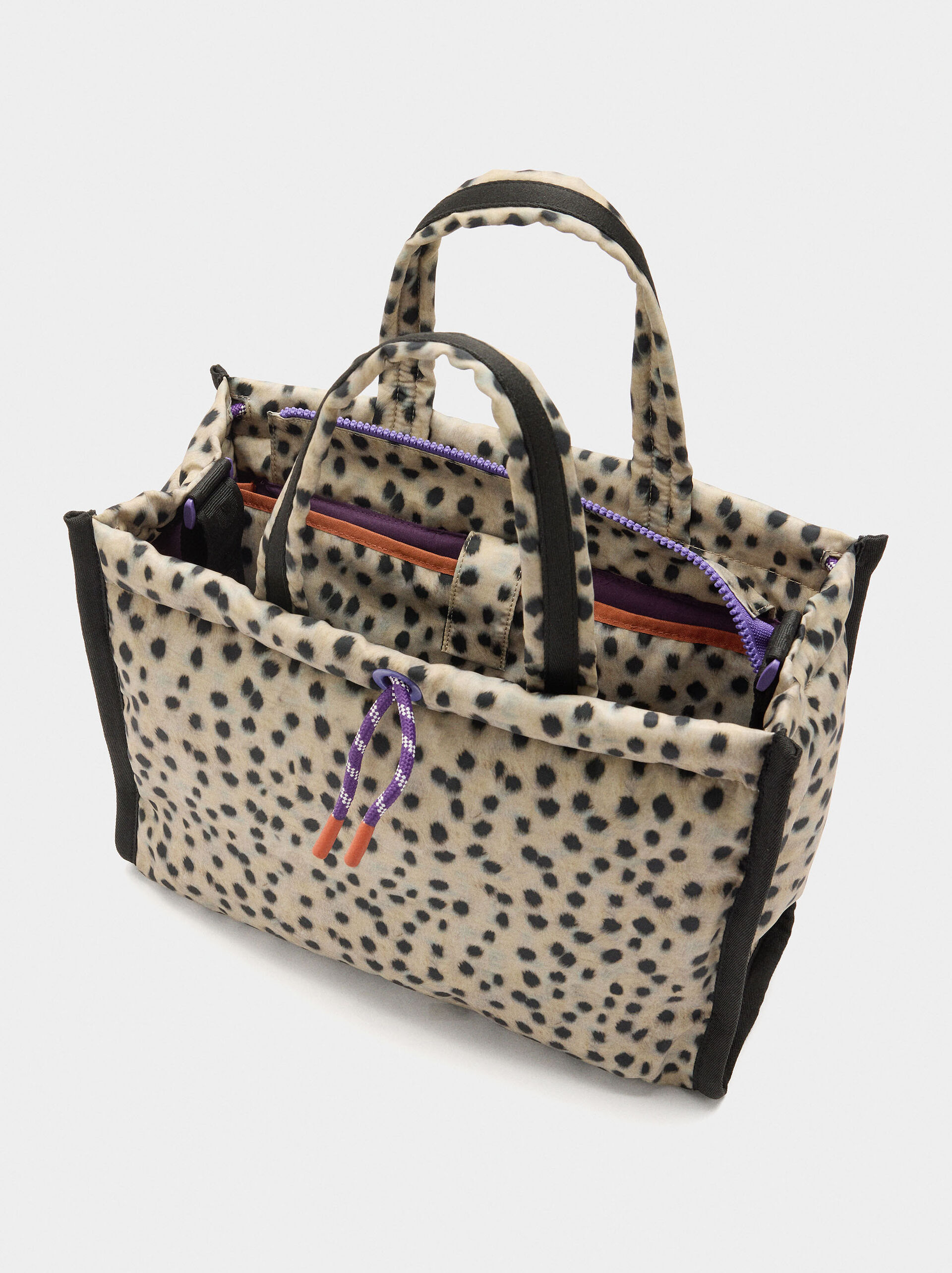 Nylon shopper bag printed with animal print image number 4.0