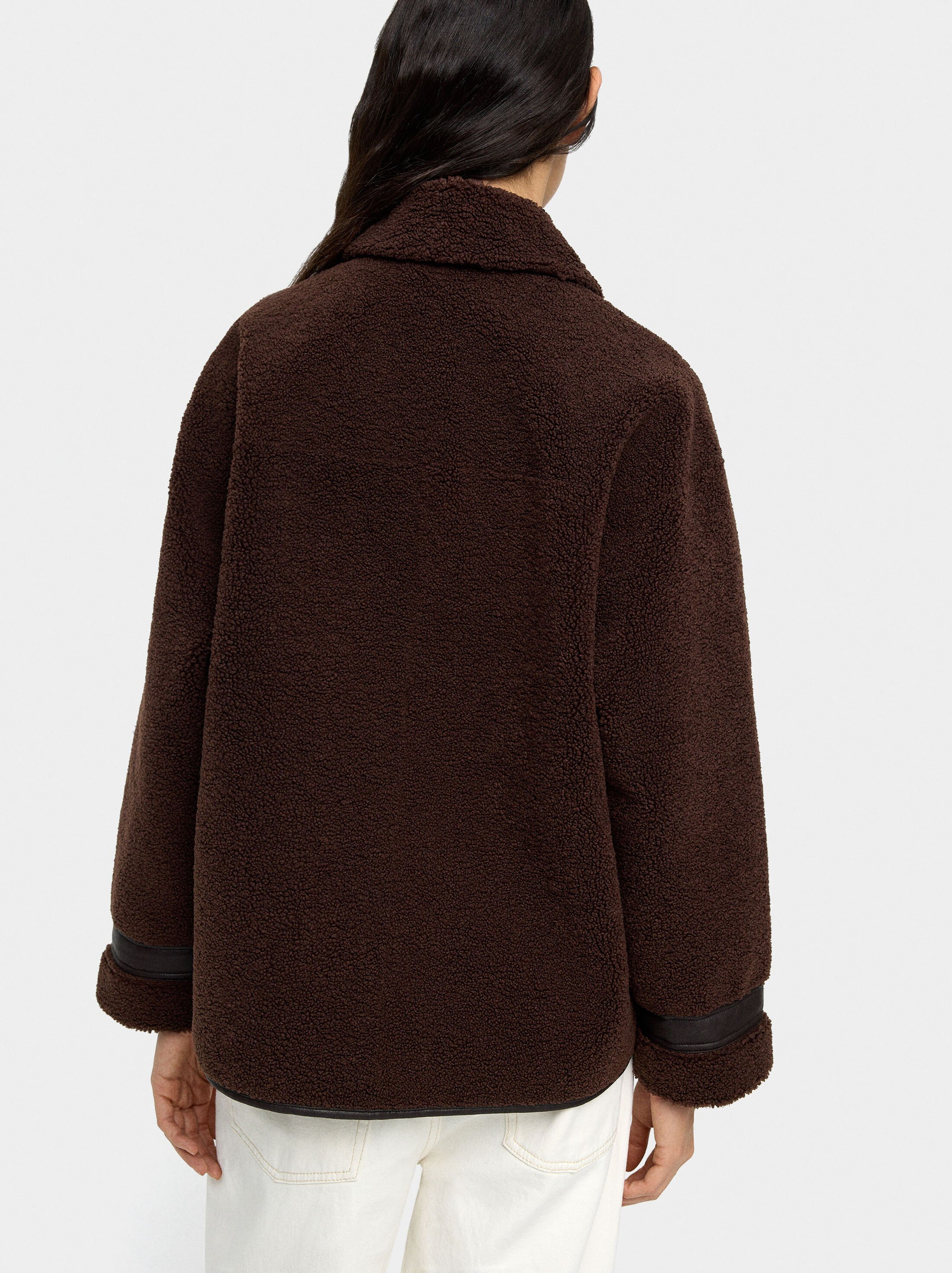 Jaqueta amb efecte borreguinho amb contrast de textures image number 4.0