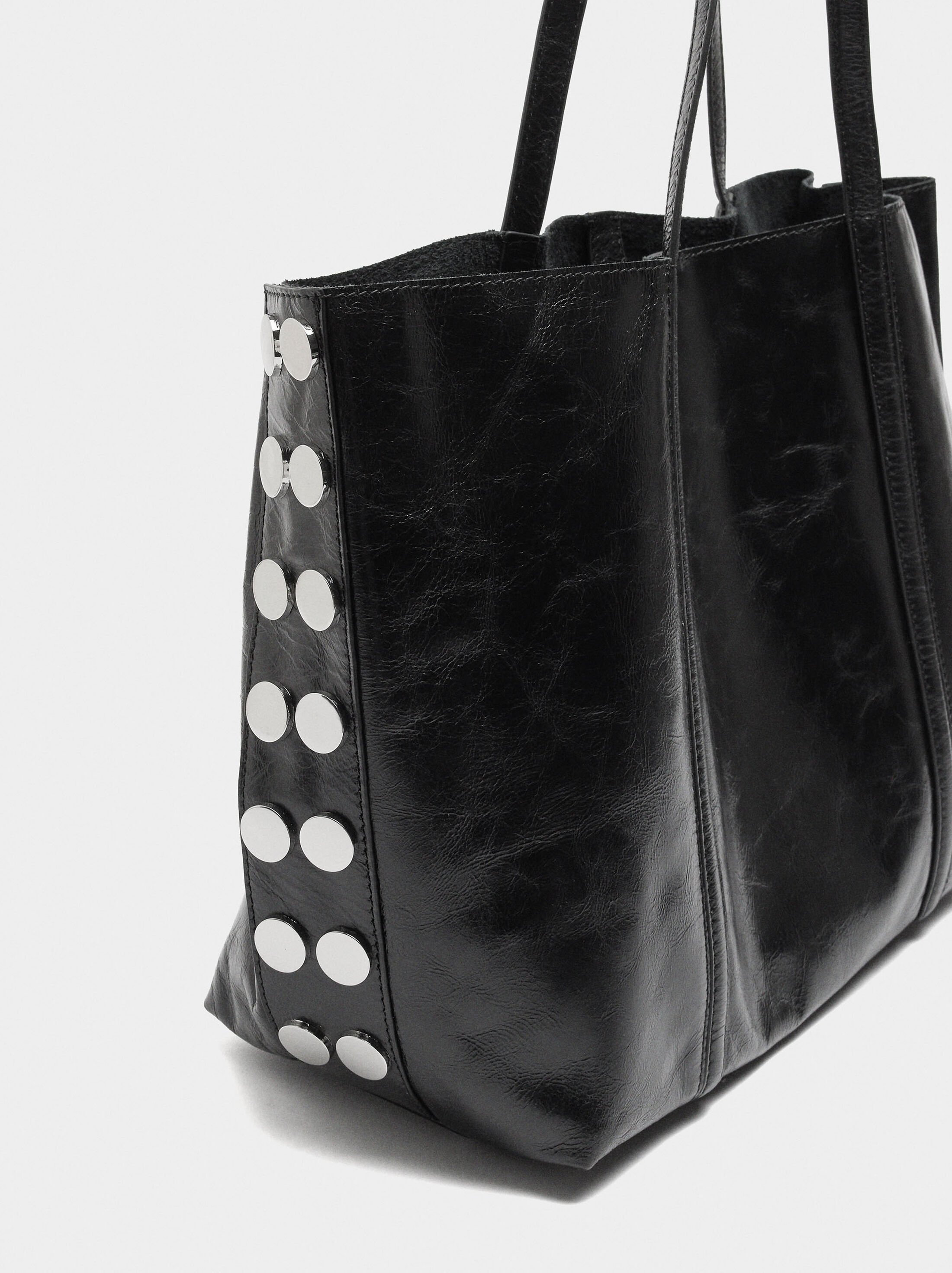 Mala shopper de pele com tachas image number 3.0