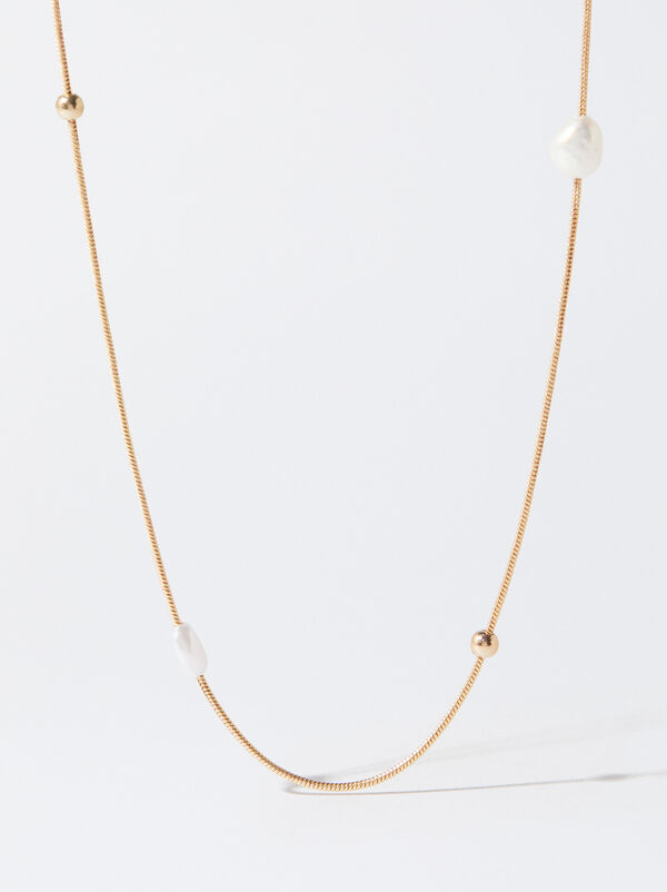 Set of necklaces with pearls
