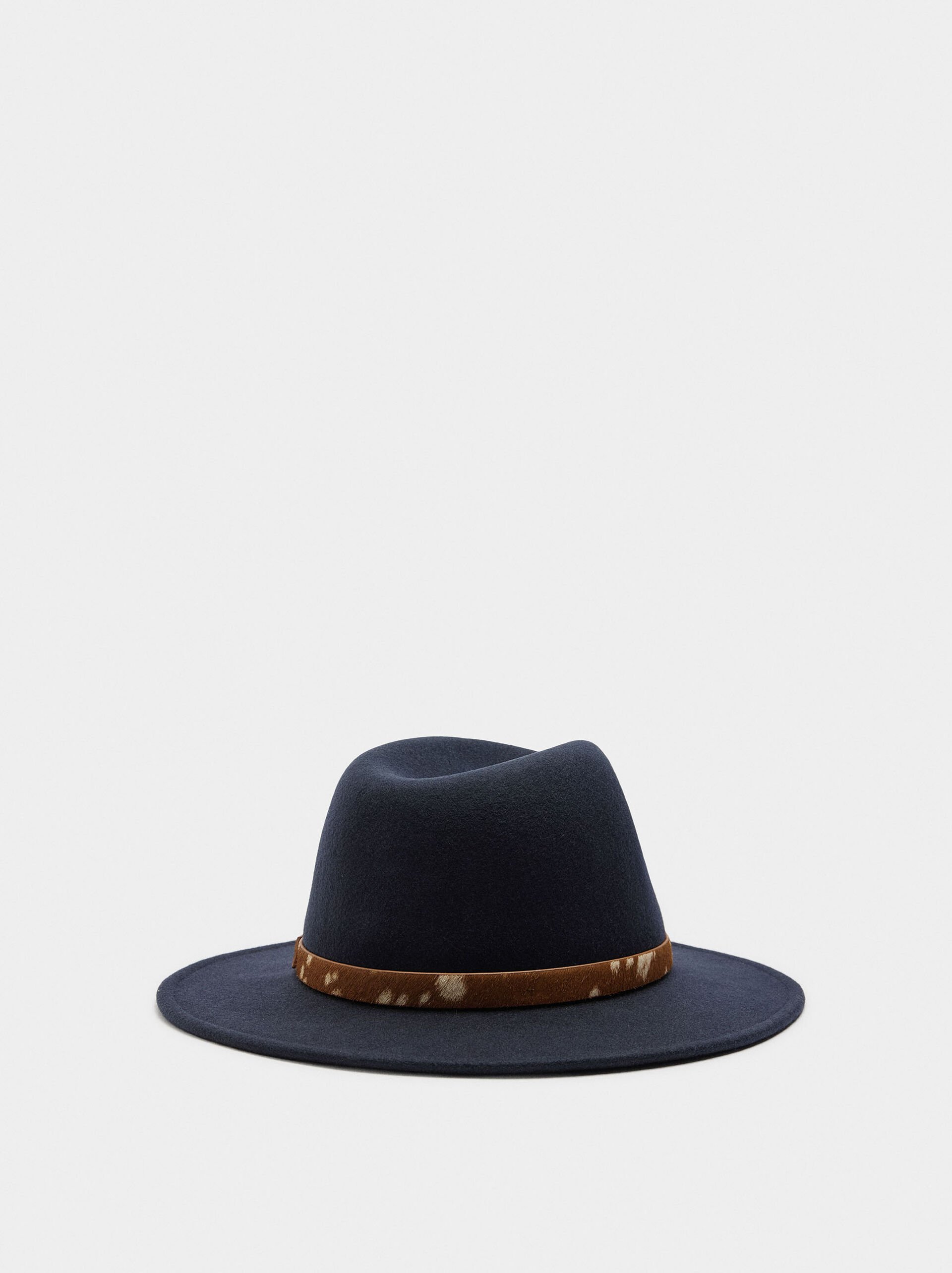 Hat with wool and leather belt image number 3.0