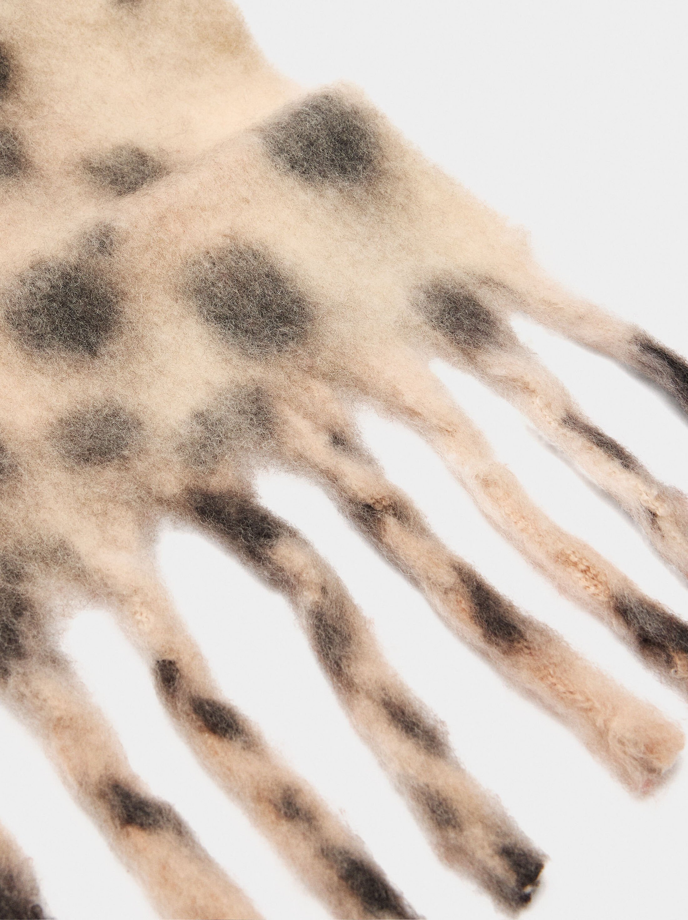 Printed scarf with fringing image number 2.0