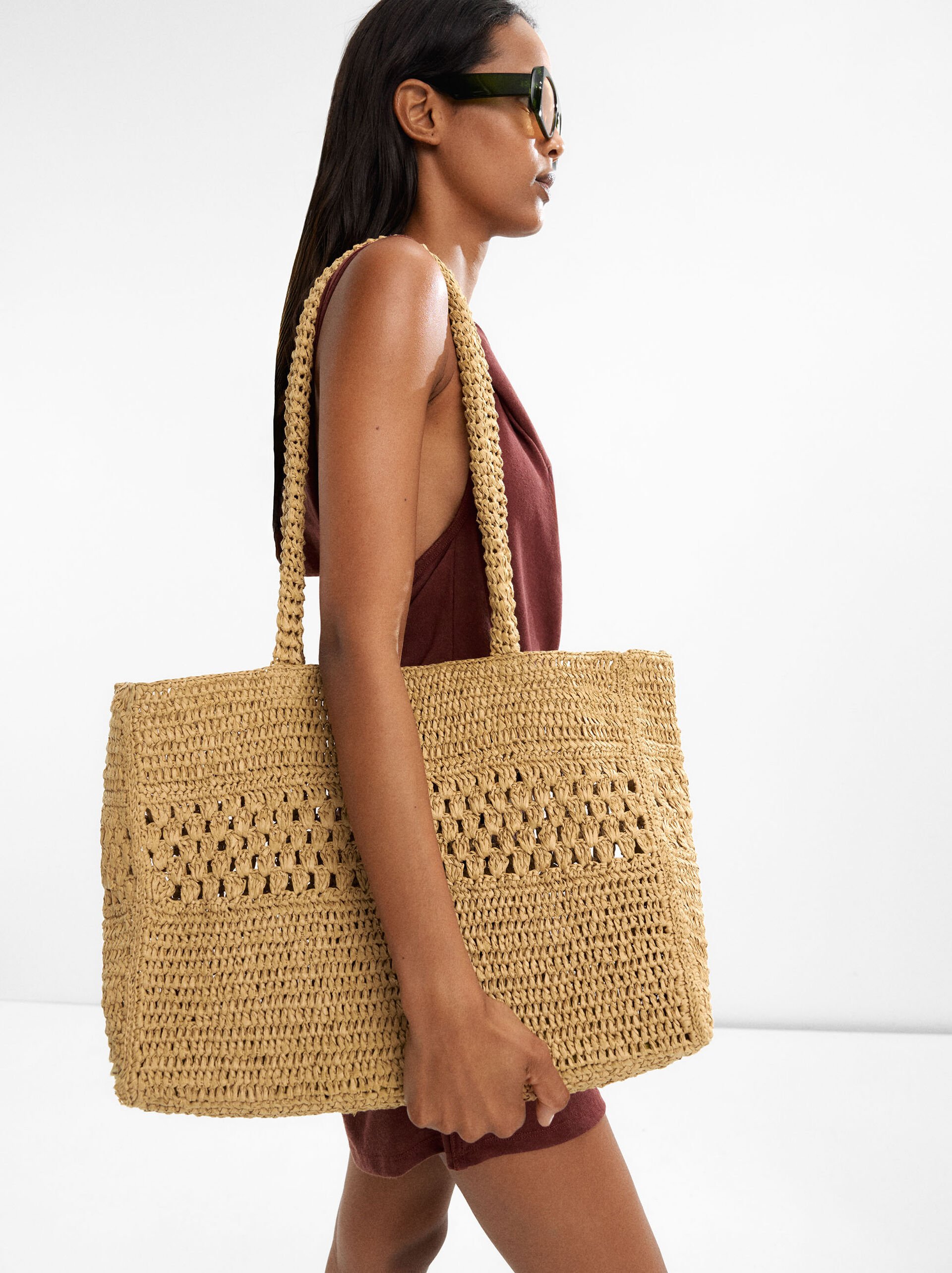 Bolso shopper efecto rafia con detalle trenzado image number 1.0