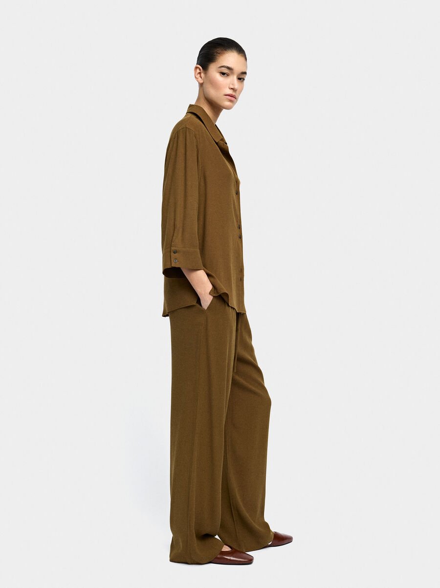 Trousers of lyocell with elastic waist