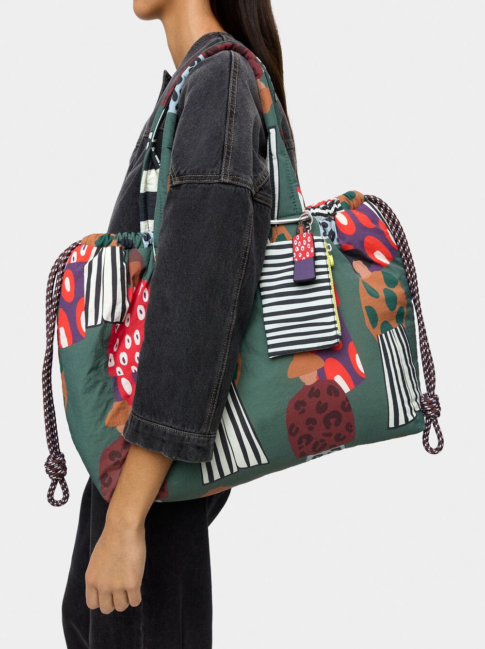 Reversible printed nylon shopper bag