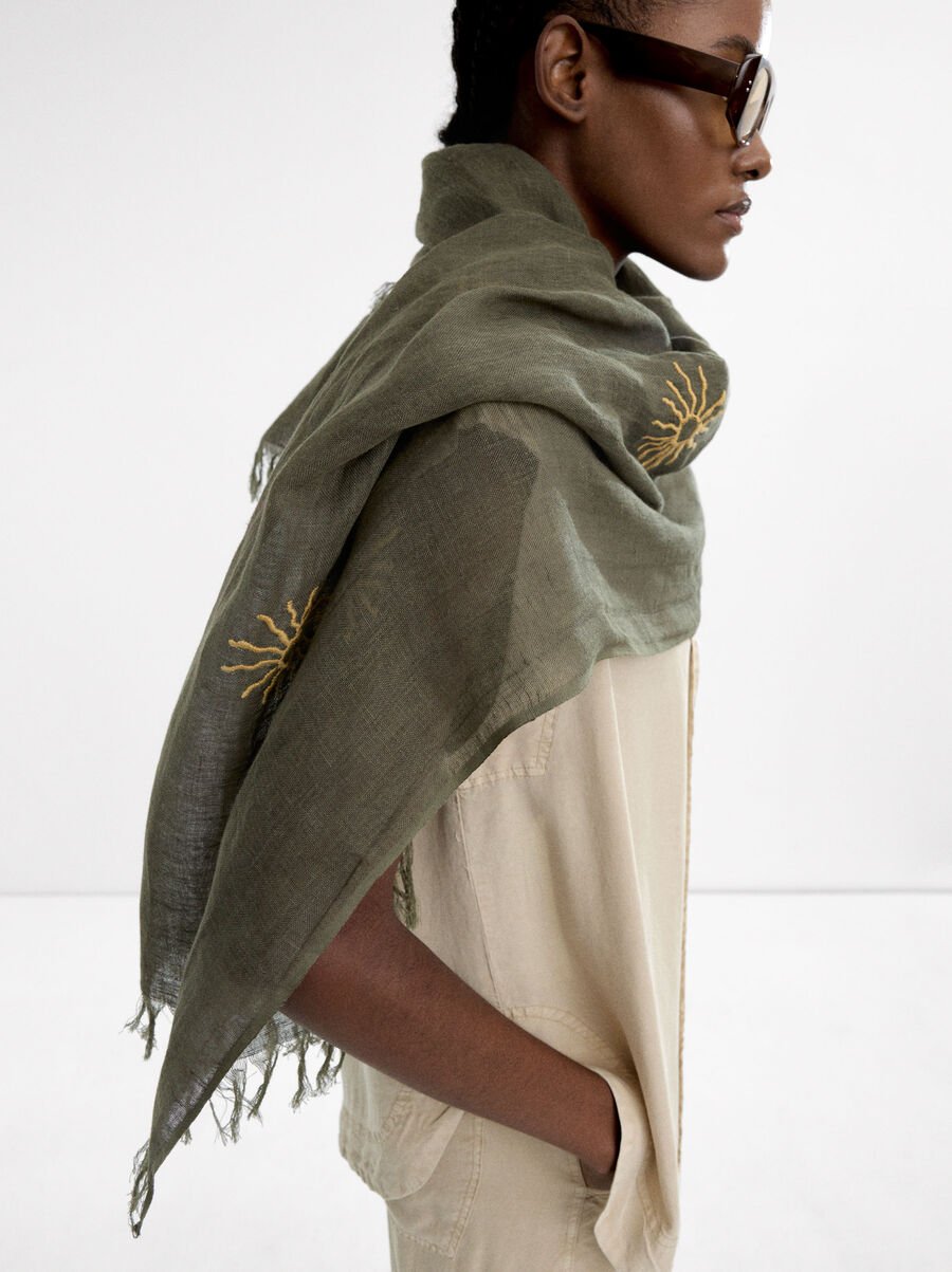 Pashmina with linen embroidery