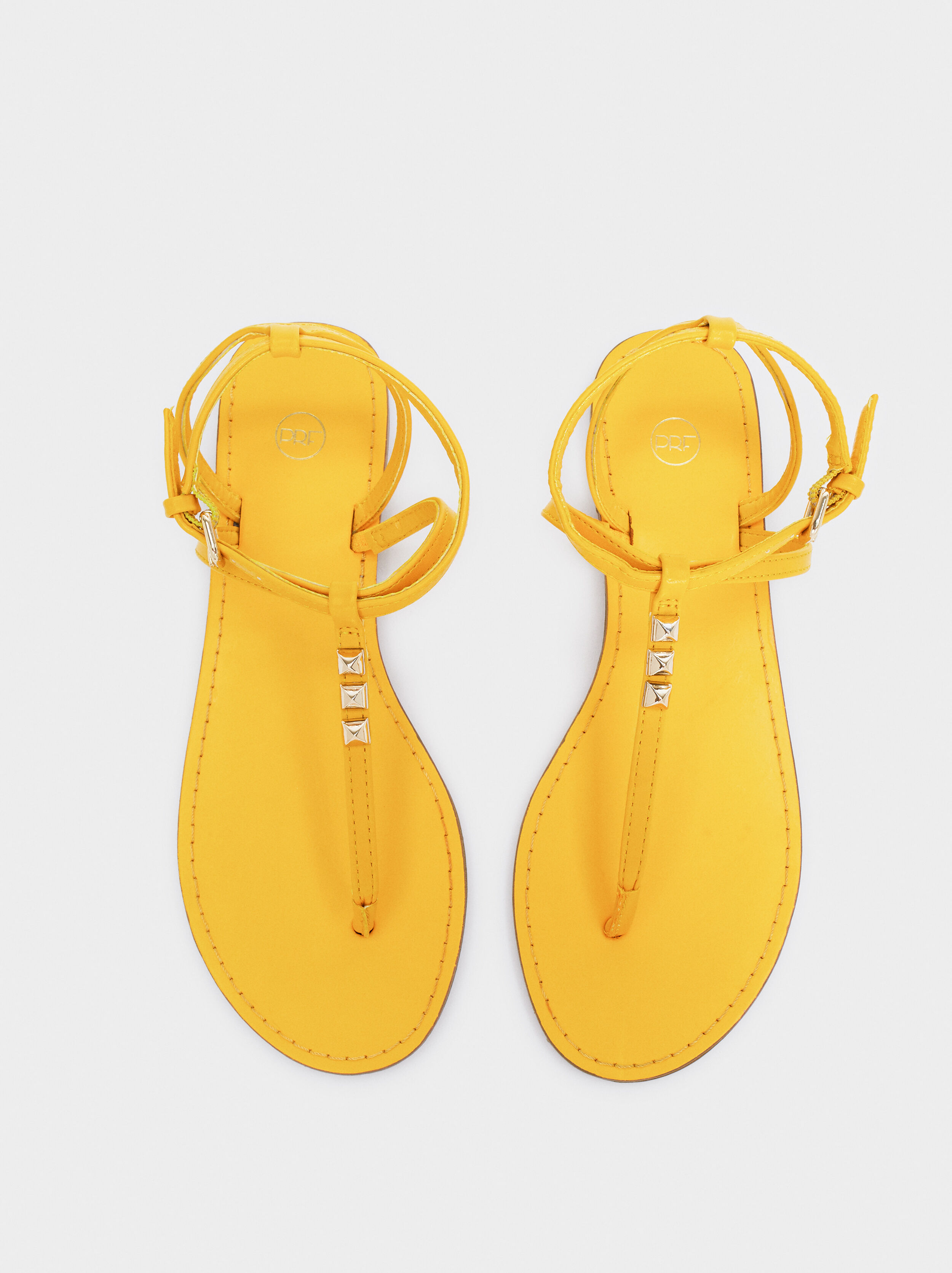 Flat Sandals With Stud Details - Golden 