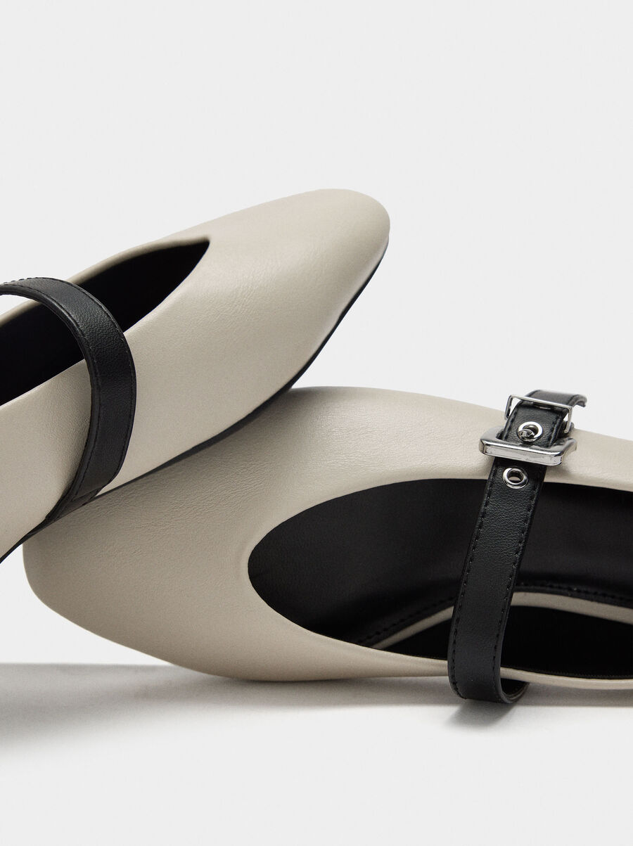 Two-tone ballet flats with strap