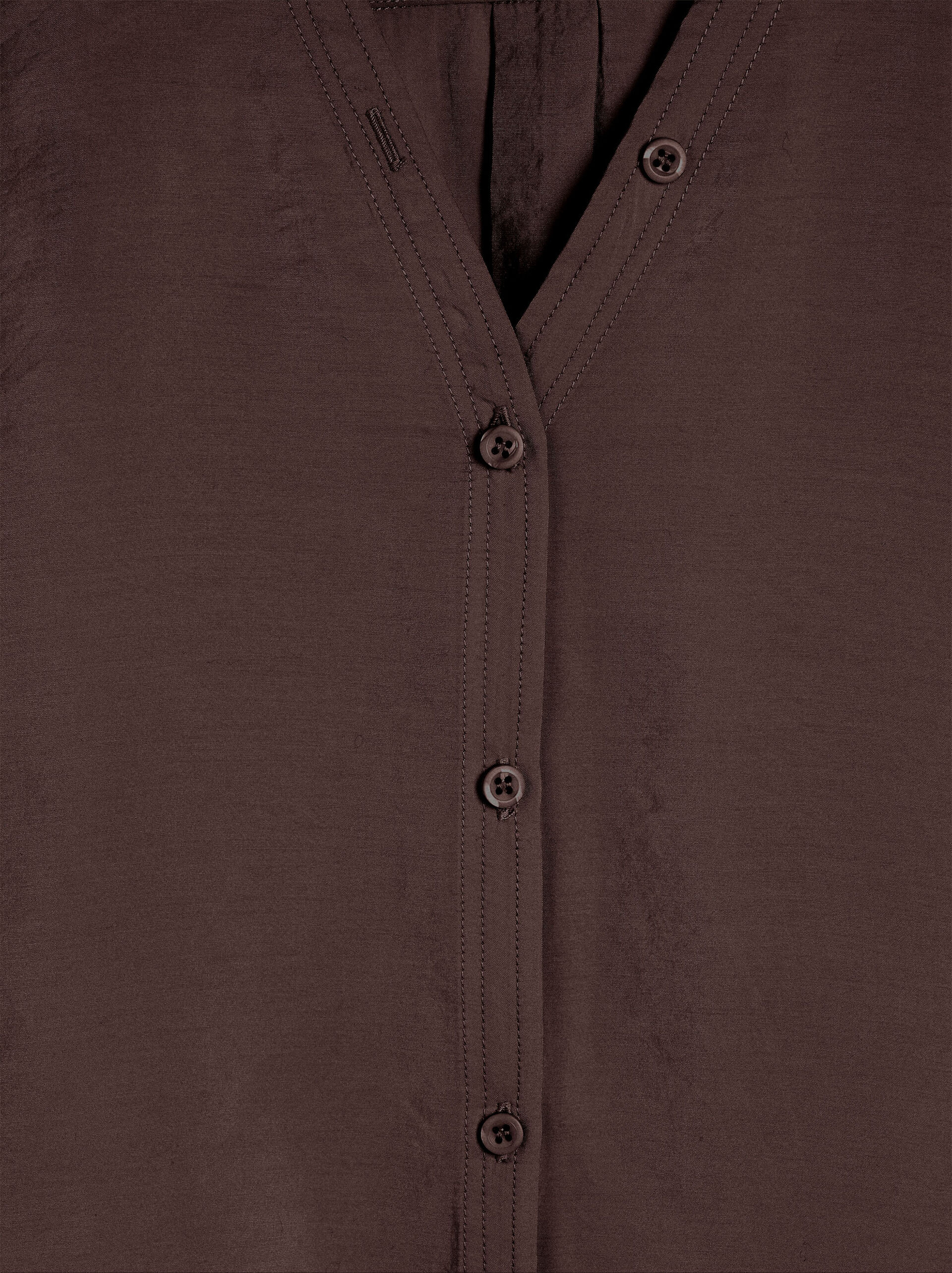 Camisa con escote pico image number 6.0