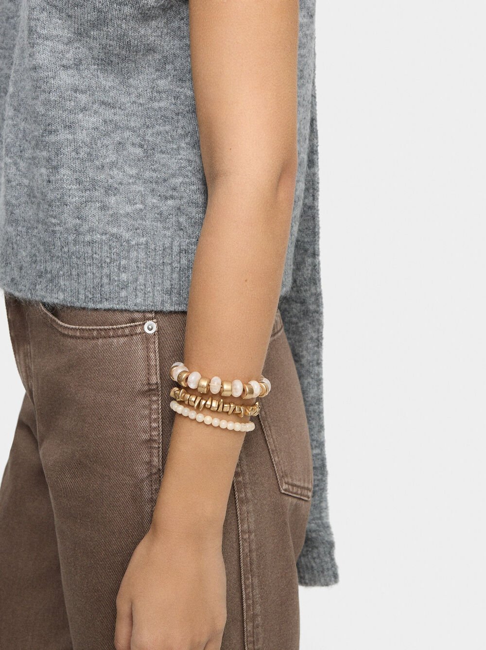 Set of elastic bracelets with stone effect