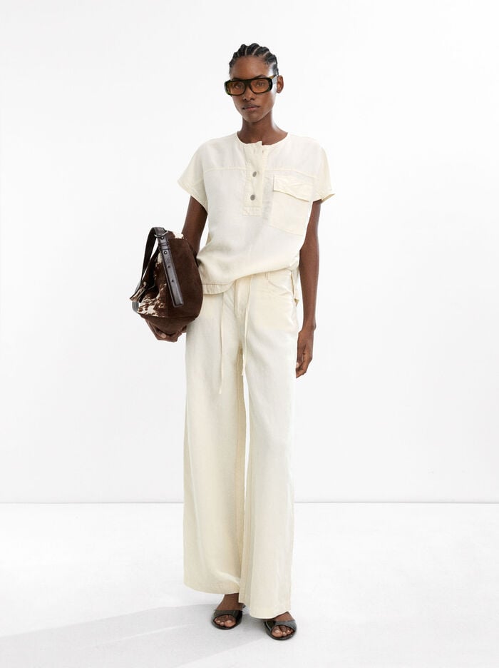 Linen t-shirt with buttons