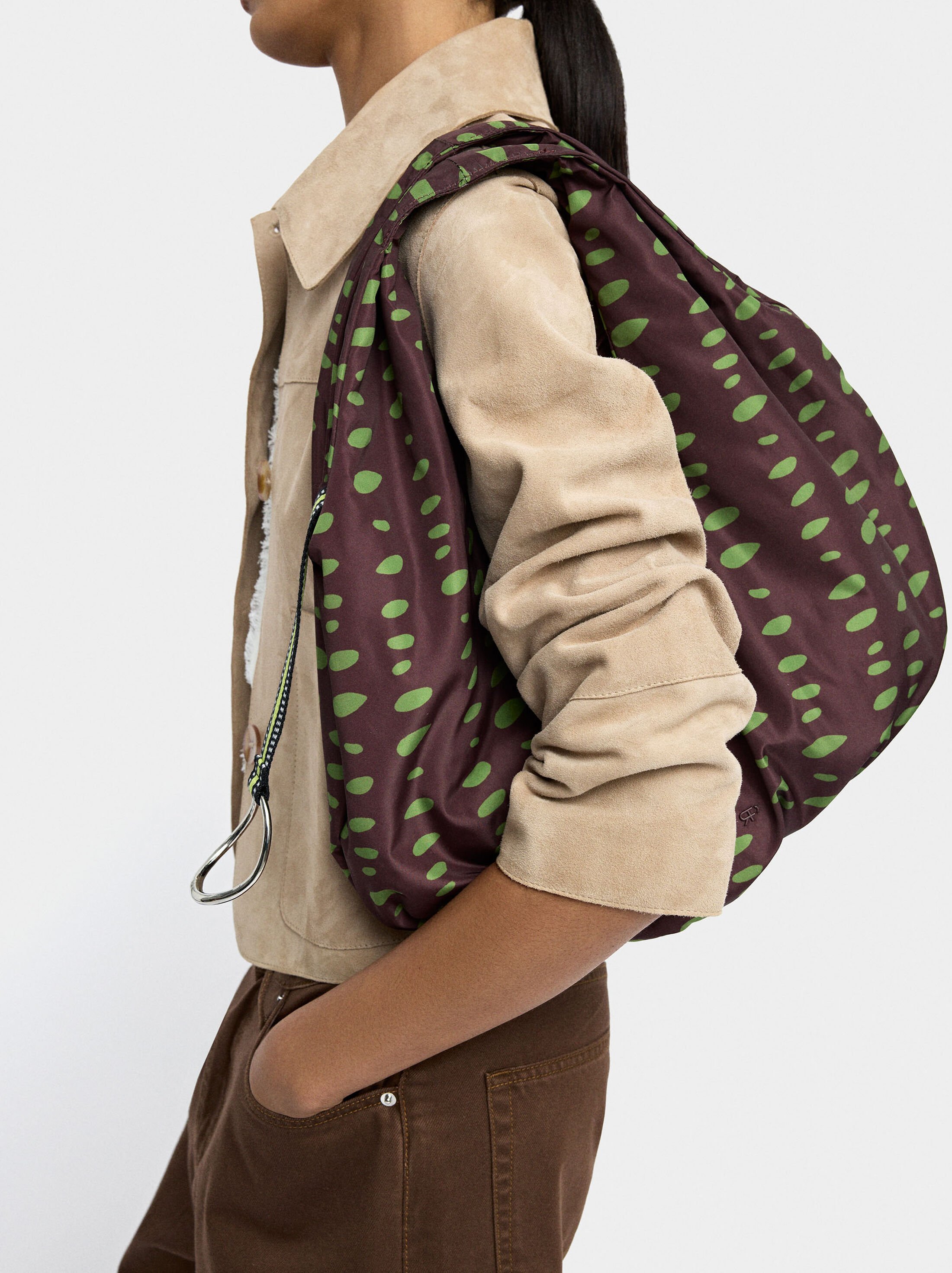 Bolso de hombro nylon estampado image number 1.0