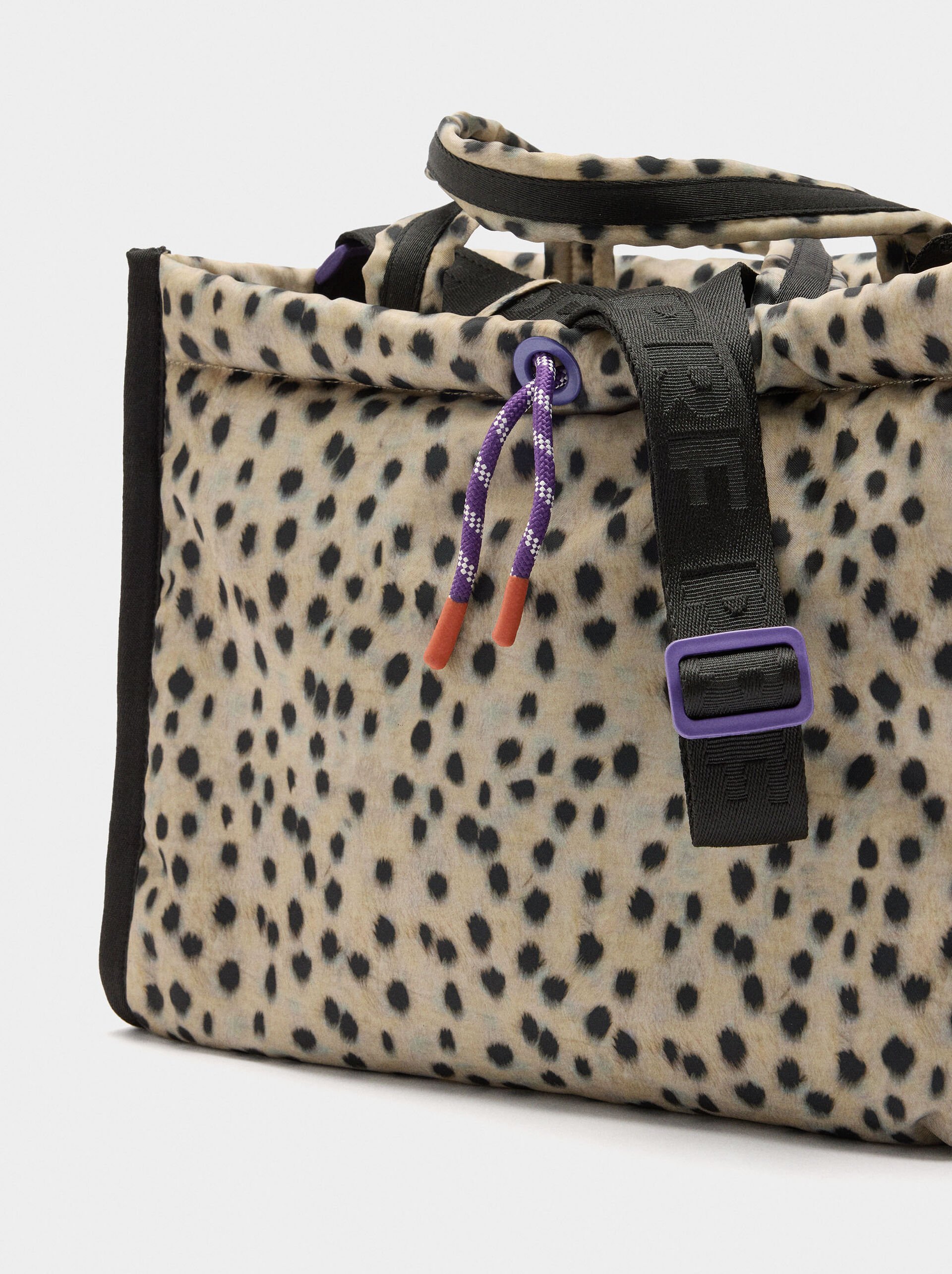 Nylon shopper bag printed with animal print image number 1.0