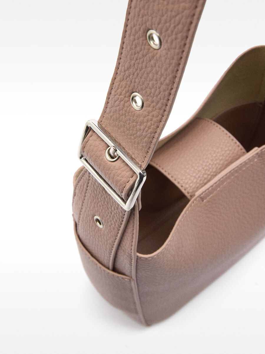 Shoulder bag with texture