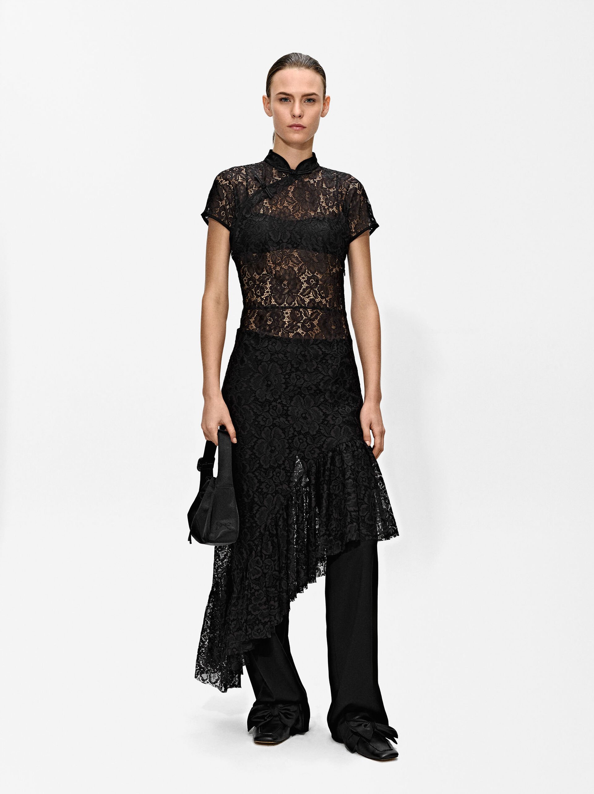 Asymmetrisches langes Kleid mit Spitze image number 0.0