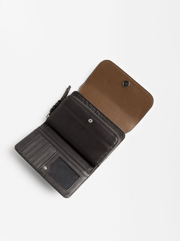 Leather coin purse with flap closure