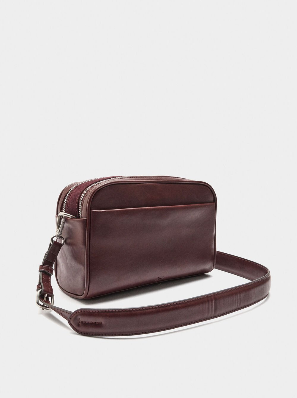 Crossbody bag contrast of textures