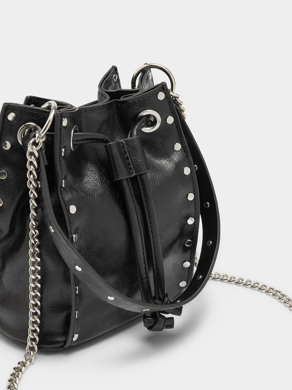 Shoulder bag with studs 